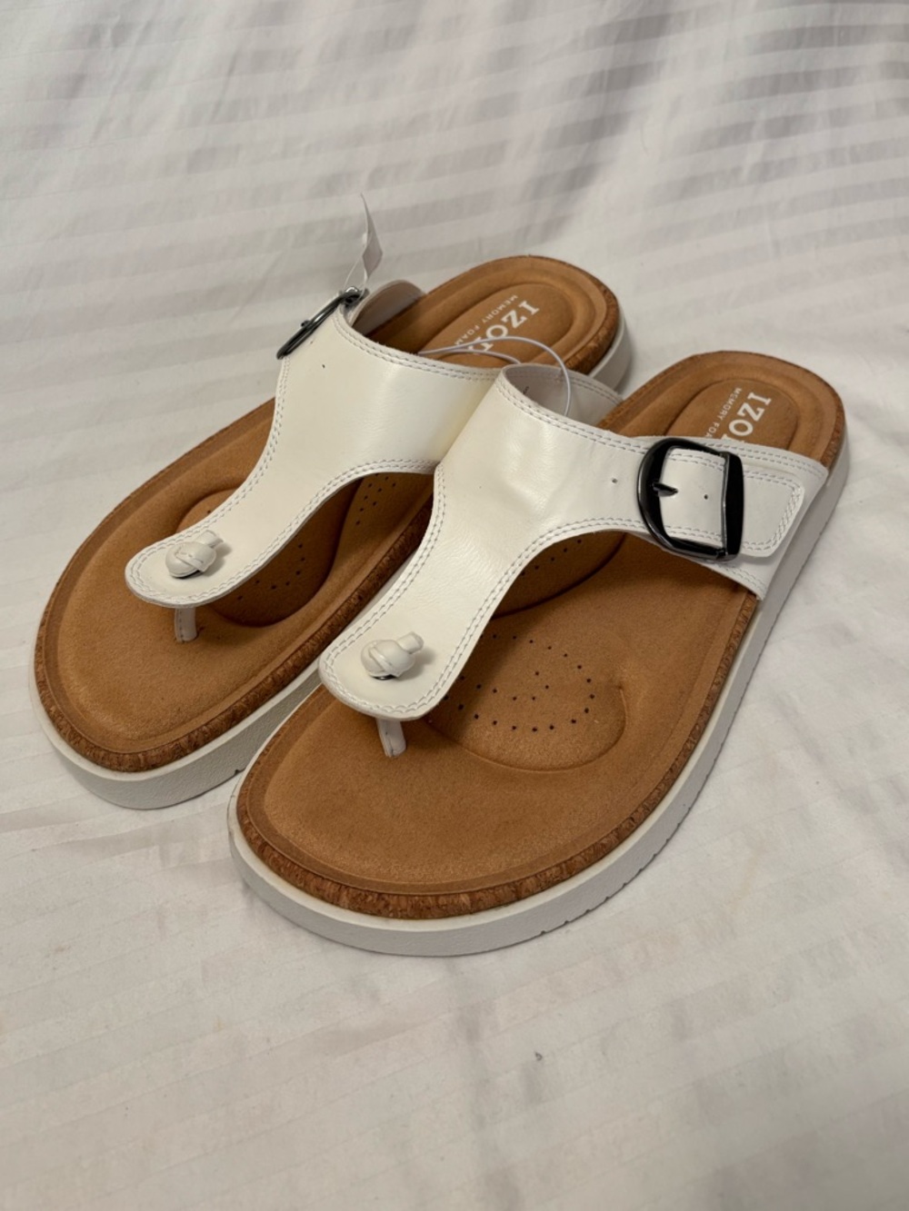 Izod Charcy Thong Sandals Womens Size 9M White Slides Beach Vacation NEW